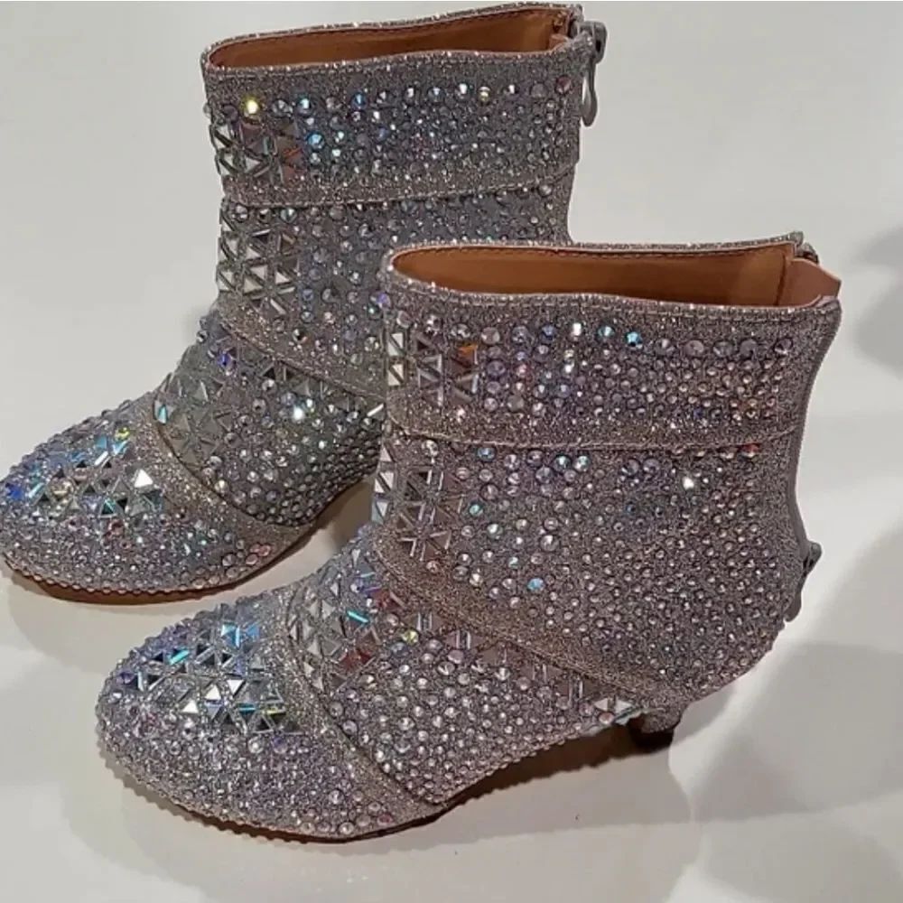 BRAND NEW LINK RHINESTONE EMBELLISHMENTS DESIGN KITTEN HEEL BOOTIE